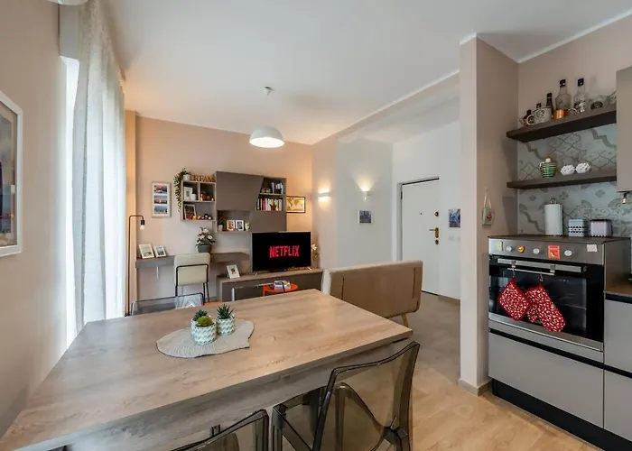 Attico - 2min Metro - Elegante With Ac