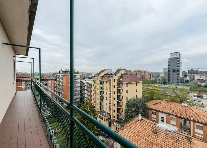 דירה Attico - 2min Metro - Elegante With Ac מילאנו