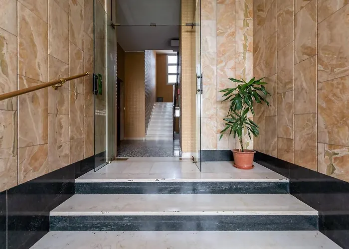 Attico - 2min Metro - Elegante With Ac *