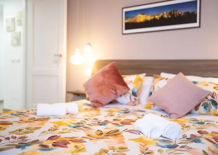 Attico - 2min Metro - Elegante With Ac *