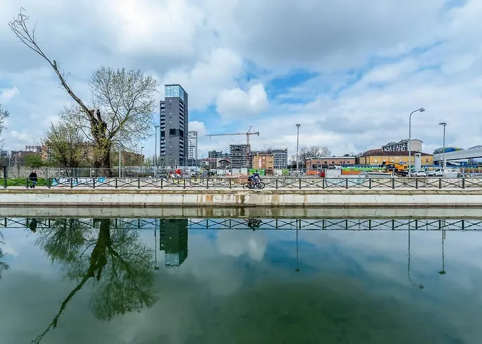 Attico - 2min Metro - Elegante With Ac מילאנו