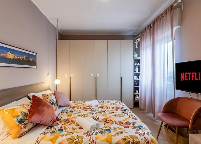 Attico - 2min Metro - Elegante With Ac