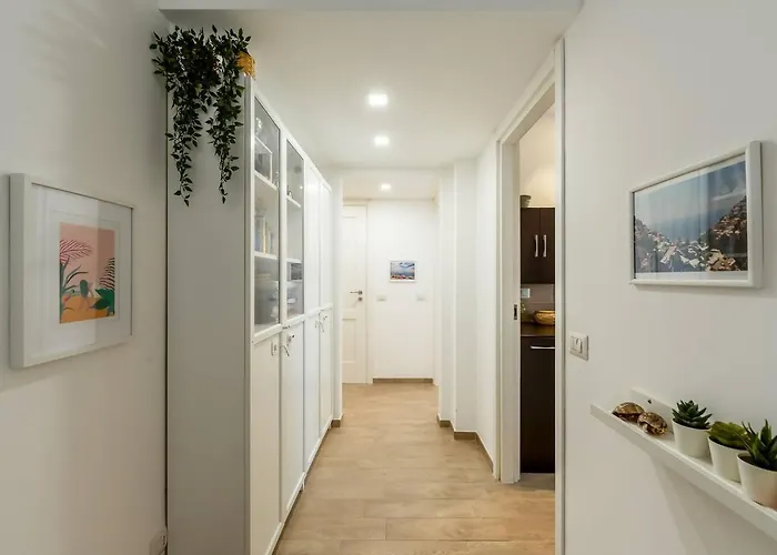 Attico - 2min Metro - Elegante With Ac דירה