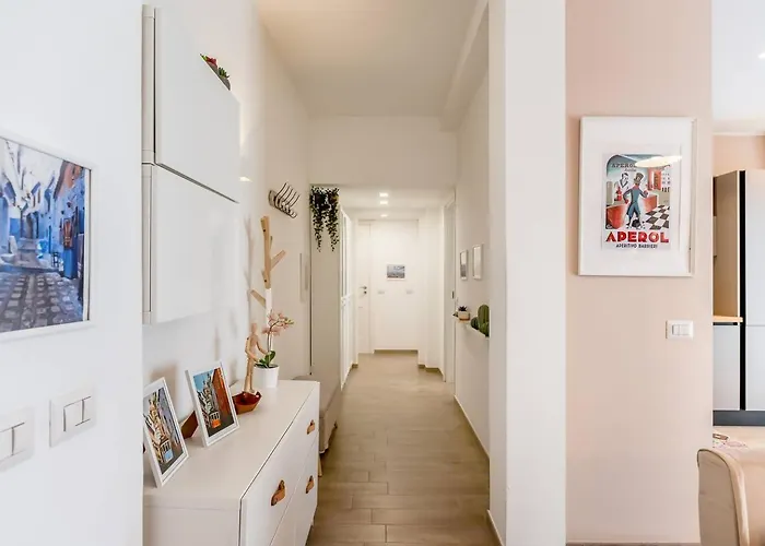 Attico - 2min Metro - Elegante With Ac