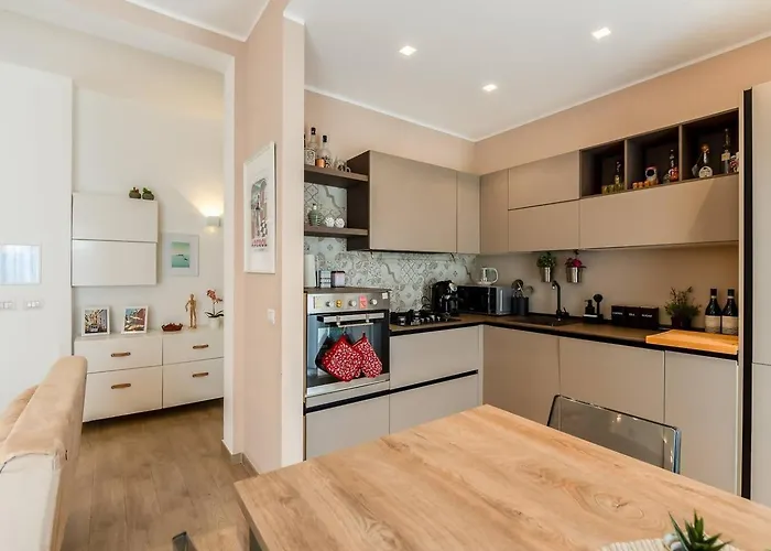 Attico - 2min Metro - Elegante With Ac מילאנו