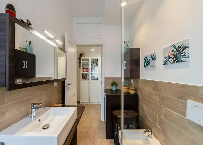 Attico - 2min Metro - Elegante With Ac דירה *