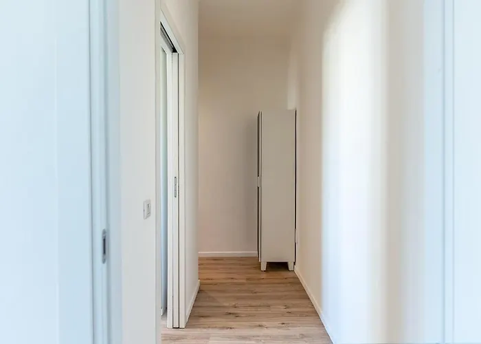 Spacious And Bright In Porta Vittoria *