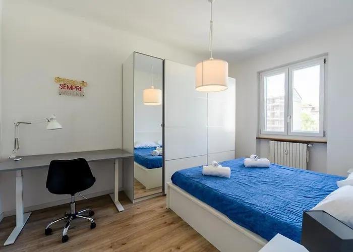 Spacious And Bright In Porta Vittoria 밀라노