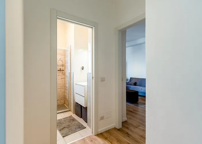 Spacious And Bright In Porta Vittoria * 밀라노