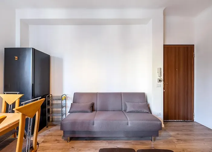 Spacious And Bright In Porta Vittoria