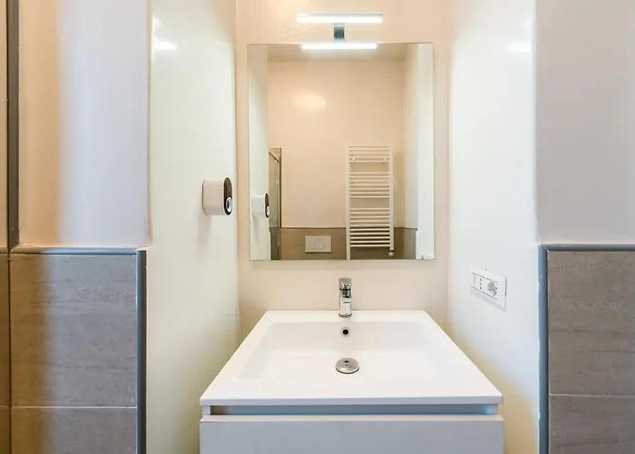 Spacious And Bright In Porta Vittoria 밀라노