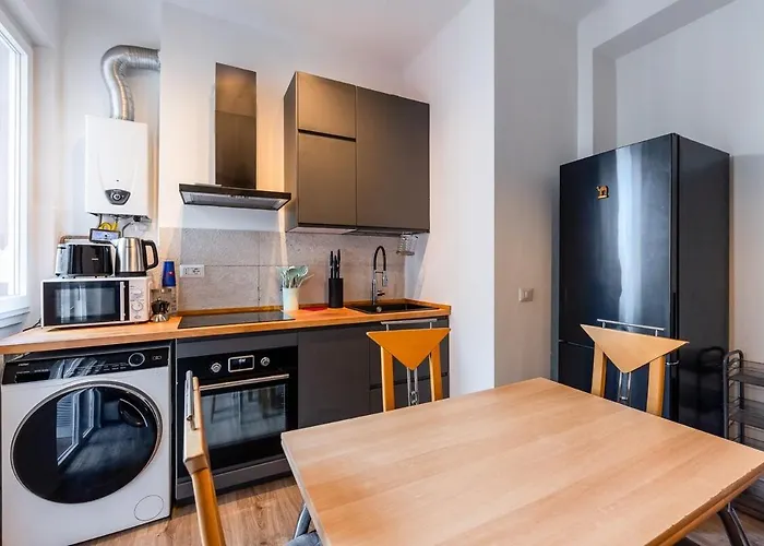 Spacious And Bright In Porta Vittoria 아파트 *