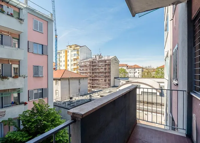 Spacious And Bright In Porta Vittoria