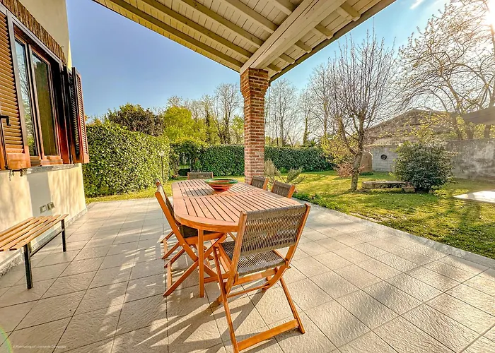 Villa Corelli - Parking And Exclusive Garden