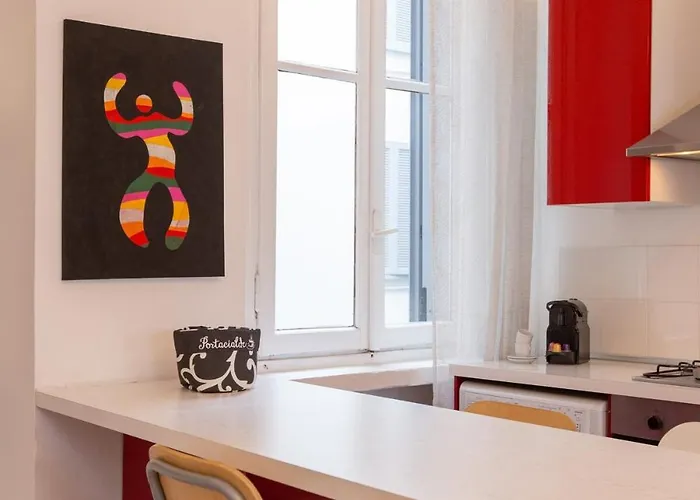 Elegant Little - Center - M4 Station