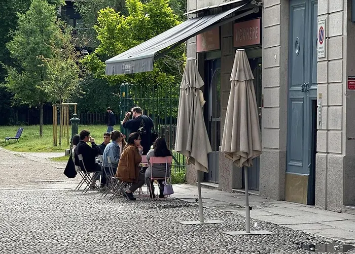 Elegant Little - Center - M4 Station *