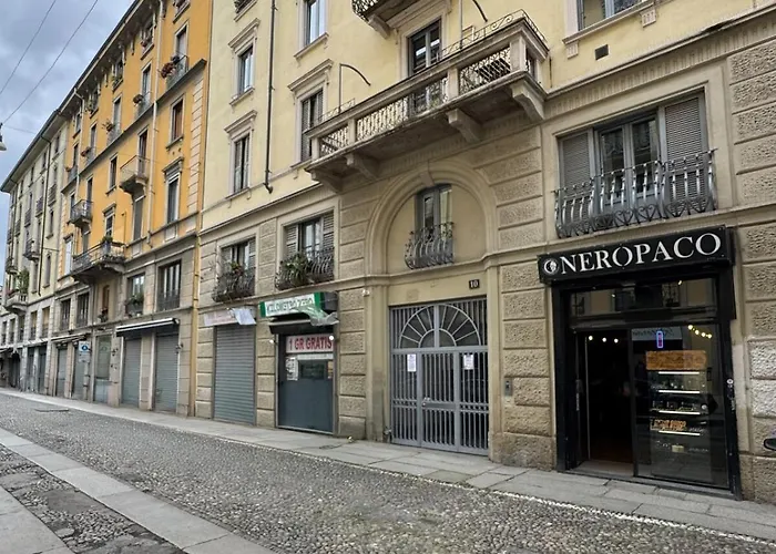 Elegant Little - Center - M4 Station