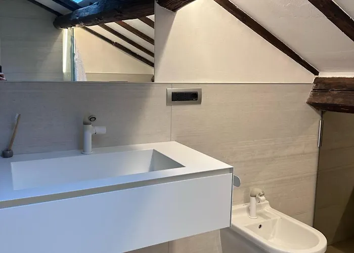 The Savona Design Attic דירה *