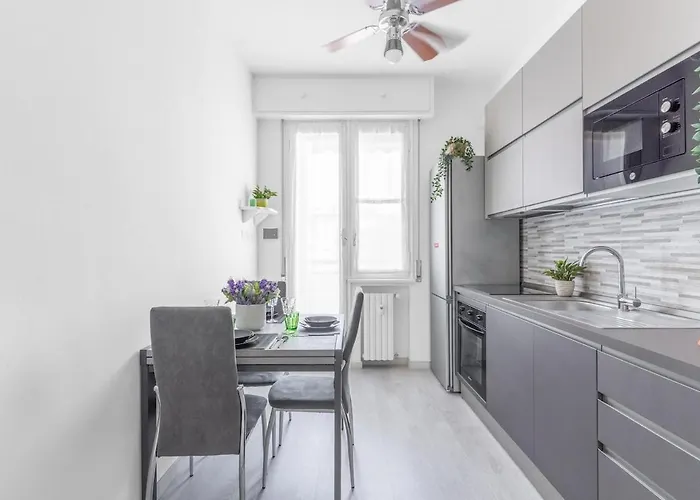 Comodo E Confortevole-sesto Piano Con Vista Apartment