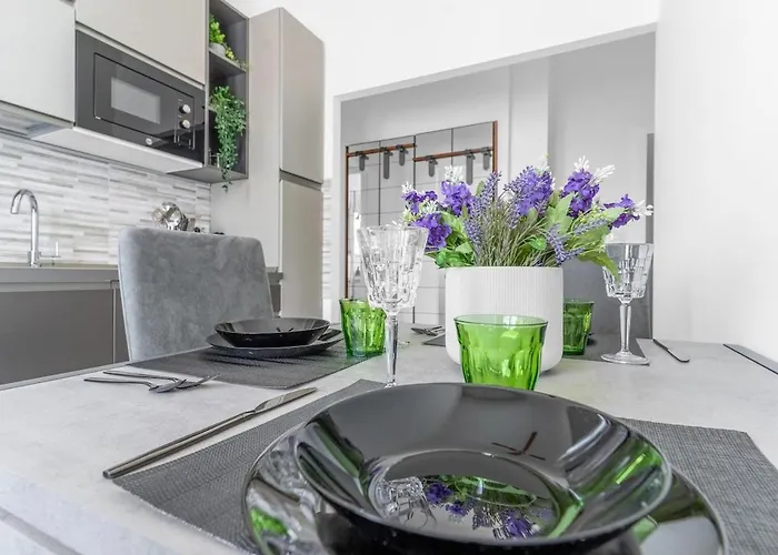 Comodo E Confortevole-sesto Piano Con Vista *