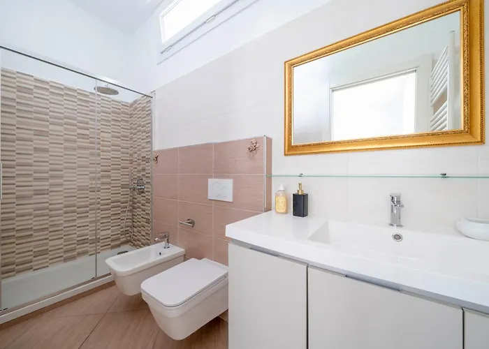 Duomo 15' - 5' From Station With Wifi And A-c *