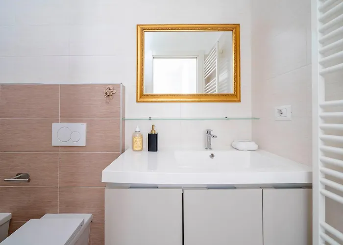 Duomo 15' - 5' From Station With Wifi And A-c Lejlighed *