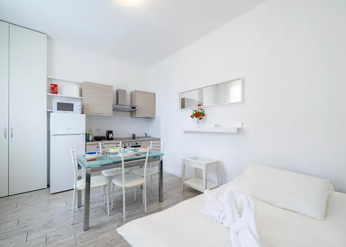 Duomo 15' - 5' From Station With Wifi And A-c