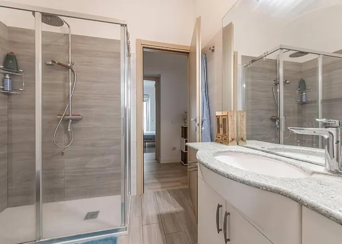 Three 2 Beds, 3rd Bed Available