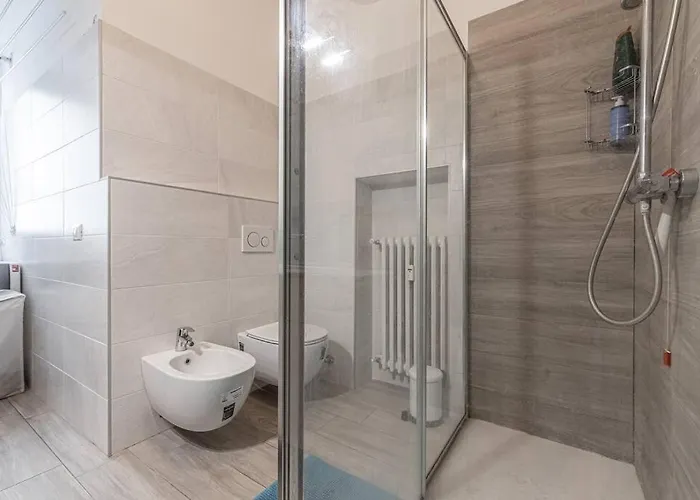 Three 2 Beds, 3rd Bed Available * 밀라노