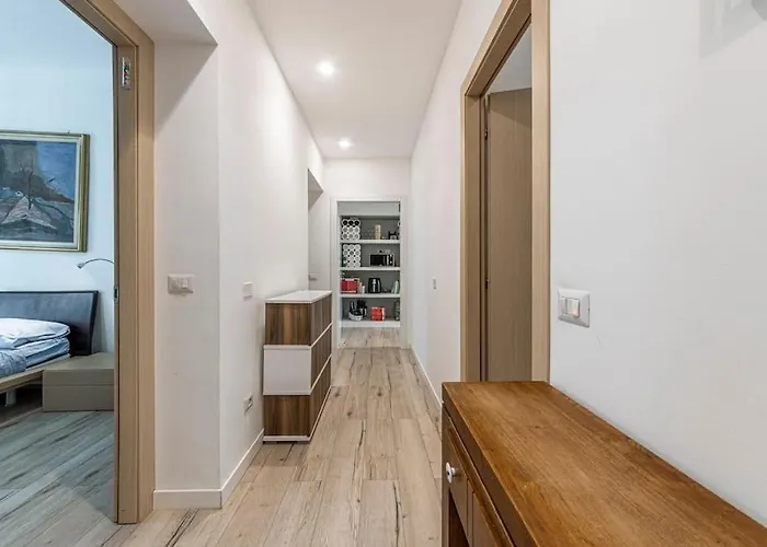 Three 2 Beds, 3rd Bed Available 아파트 밀라노