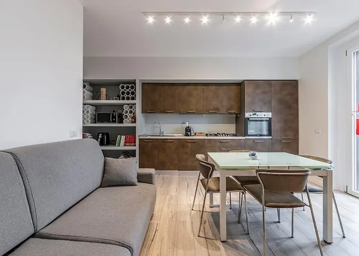 Three 2 Beds, 3rd Bed Available 밀라노