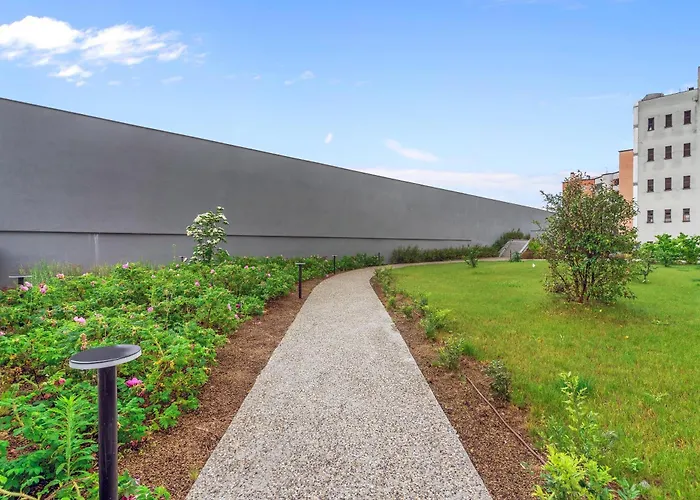 Airy With Balcony & Garage By Ndp Rent * Mailand