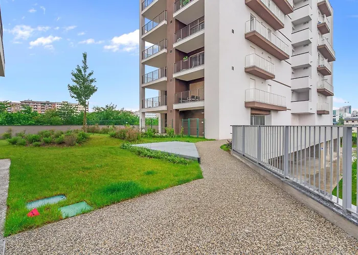 Airy With Balcony & Garage By Ndp Rent ميلان