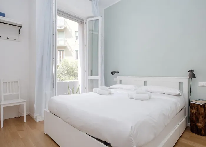 公寓 Domusmi Orombelli 16 *