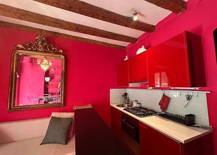 La Vie En Rouge - Porta Venezia * מילאנו