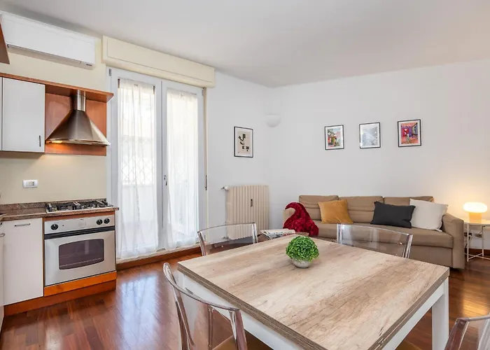 아파트 Flat In Center With Terrace, Near Garibaldi Fs *