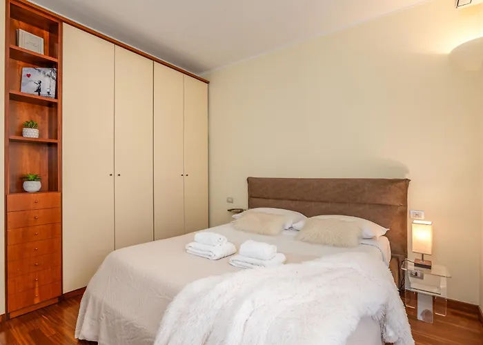 아파트 Flat In Center With Terrace, Near Garibaldi Fs 밀라노