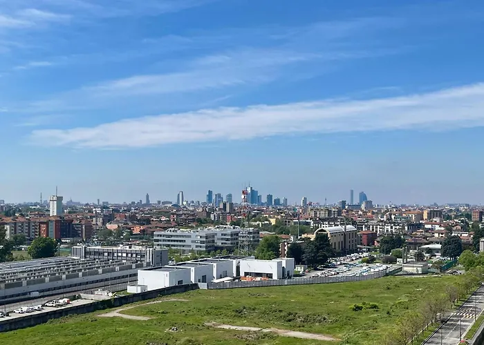 公寓 With Panoramic View Of And Public Free Parking Lot *