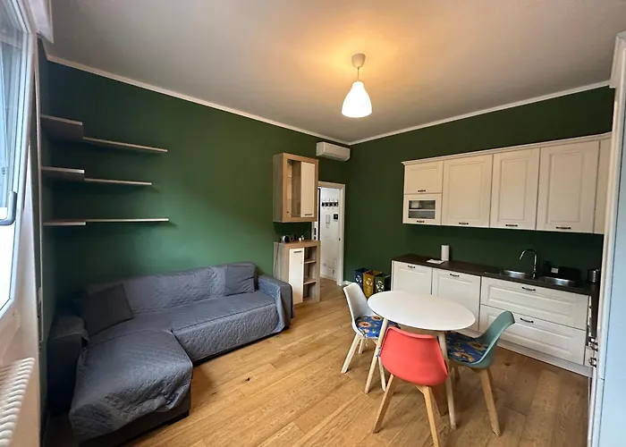 Metro Famagosta - Modern Free Wifi & Parking