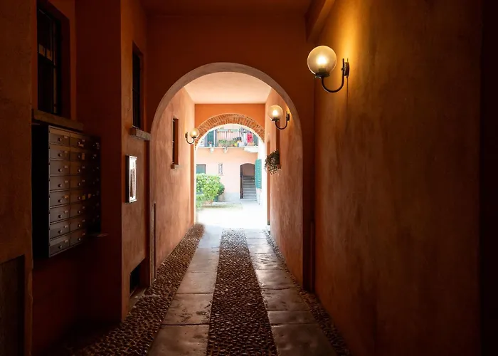 Guesthost - Casa Acqua&cielo アパート ミラノ