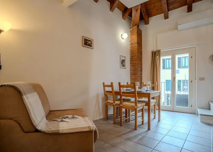 アパート Guesthost - Casa Acqua&cielo ミラノ