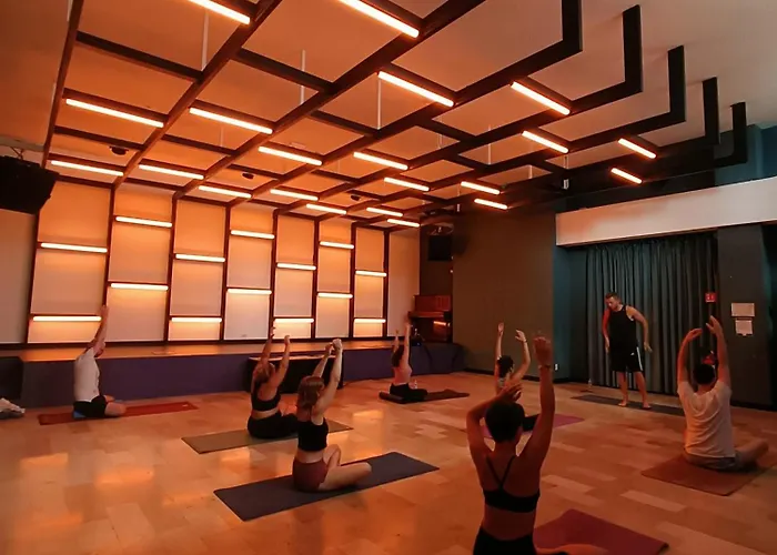 Yellowsquare Hostel *