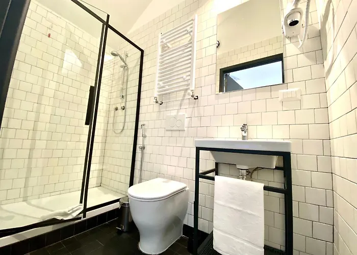 Yellowsquare Hostel