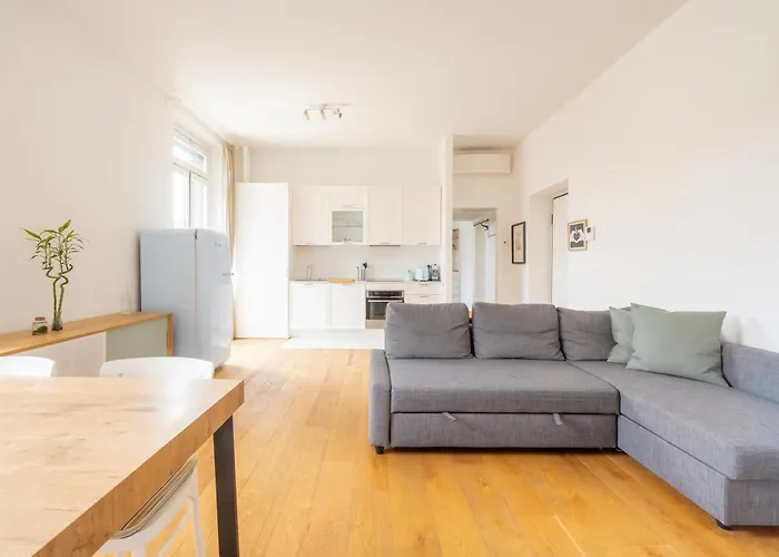 Isola - Bright 2-room With Balcony Daire *