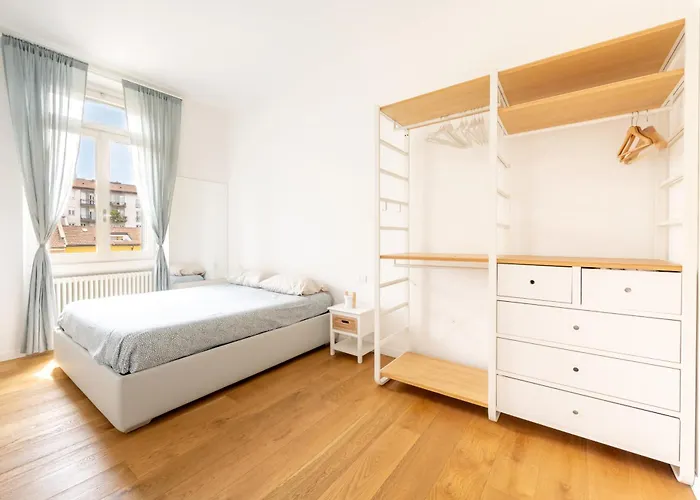 Isola - Bright 2-room With Balcony * Milano