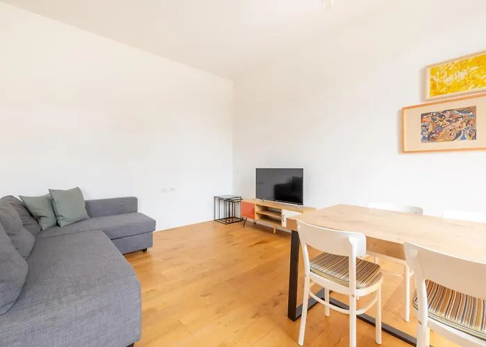 Daire Isola - Bright 2-room With Balcony