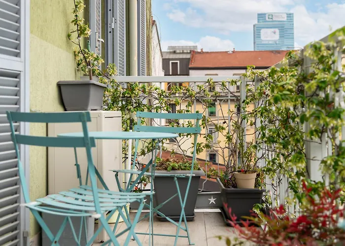 Isola - Bright 2-room With Balcony Daire *