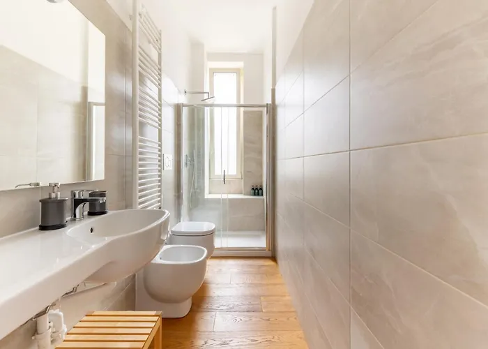 Isola - Bright 2-room With Balcony Daire Milano