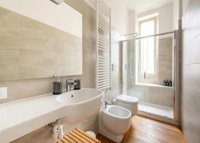 Isola - Bright 2-room With Balcony Milano