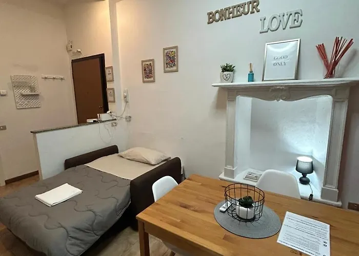 Elegant Near Metro Porta Romana,3 Fermate Subway-stop A Duomo, Wifi-netflix Free * Milano